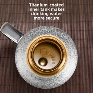 Elegante tetera con revestimiento de titanio, separador de agua y té integrado, diseño portátil, lista para usar - Product Image 2