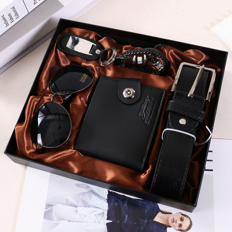 M3218-5 - Billetera + Gafas + Cinturón + Pulsera + Llavero + Caja de Regalo