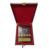 Trophée en métal gravé personnalisé en alliage de zinc plaqué or, durable, médailles, cadeaux pour salons professionnels avec boîte en bois