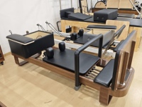 Machine de Pilates pour le remodelage corporel avec cadre en noyer, réglable, dotée de fonctions de bien-être, adaptée à un usage domestique
