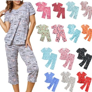 Pyjamas à imprimé animal mignon pour femmes avec des rayures de guépard et de tigre pour un style audacieux et ludique pour l'heure du coucher - Product Image 4