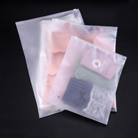 Sacs à glissière en plastique PE givré imprimés par gravure personnalisée Jufeng 2026, jetables, recyclables, pour l'emballage de vêtements et de chaussettes