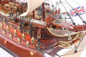 GIA NHIEN Maquette artisanale haut de gamme en bois HMS VICTORY avec éclairage, bateau à voile historique, pour décoration de maison, bureau et cadeaux d'entreprise - Product Image 3