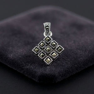 Pendentif en argent 925 marcassite fait à la main en or plaqué argent forme carrée avec Zircon pour les occasions religieuses décontractées Style de fête - Product Image 2