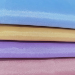 Vente chaude : Tissu en taffetas 100 % polyester doux et soyeux pour vêtements, vente en gros - Product Image 3