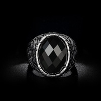Bague Gothique Vintage pour Homme en Alliage Sculpté avec Totem, Grande Pierre en Résine Noire, Bijou Masculin Massif Style Antique, Logo Personnalisé, Vente en Gros