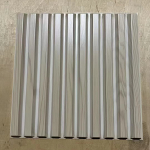 Vente en gros, revêtement décoratif, stries de bois, 50x50cm, panneaux muraux pvc 3d, panneau intérieur pour hôtel - Product Image 1