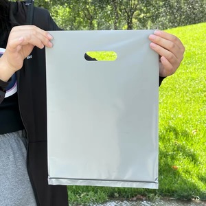 Bolsa de Plástico BOPP Desechable con Sellado Térmico y Asa Troquelada para Negocios - Product Image 2