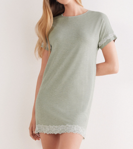 Robe de nuit d'été en viscose à manches courtes et bordure en dentelle - Product Image 3