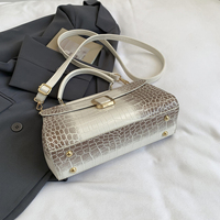 Sac à main tendance 2026 pour femme, motif crocodile, dégradé de couleurs, sac à bandoulière zippé, sac vintage classique pour la vente en gros