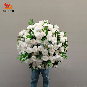 Bouquet de fleurs de mariage blanc lisse et très demandé avec verdure pour centre de table - Product Image 4