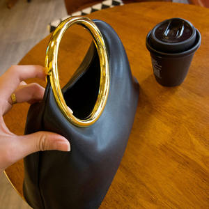 <span class=keywords><strong>Sac</strong></span> à <span class=keywords><strong>main</strong></span> rond métallique 2026 pour femme, nouvelle pochette demi-lune souple en similicuir <span class=keywords><strong>vegan</strong></span>, pochette élégante française en cuir PU avec poignée supérieure - Product Image 3