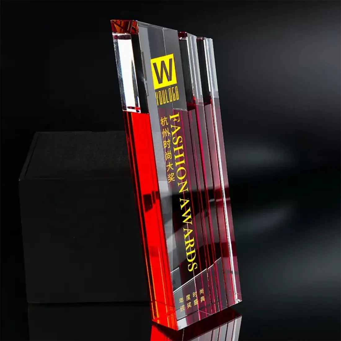Trophée de récompense en cristal avec impression couleur pentagramme personnalisé gravé au laser de haute qualité rouge clair Art populaire belle boîte-cadeau