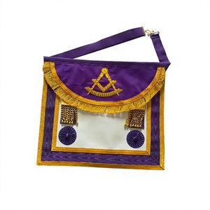 Last Master-delantal cuadrado dorado con brújula, cinta púrpura personalizada - Product Image 1