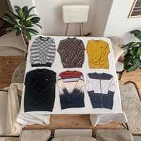 Un grand nombre de pulls d'occasion pour hommes sont à la fois chauds et classiques. Le prix de vente directe en usine est très bas.