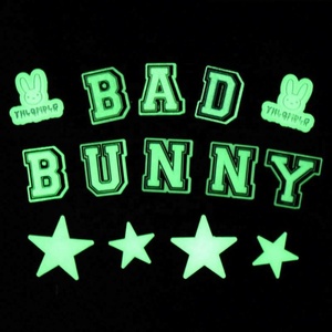 Vente en gros de boucle de chaussure d'été bijoux nouvel alphabet anglais en PVC sandales brillantes en métal avec strass sabots et breloques en caoutchouc Offre Spéciale - Product Image 6