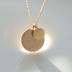 Collana in Acciaio Inossidabile Placcato Oro 18K con Ciondolo Personalizzato con Iniziali e Nome per Donne e Mamme - Product Image 4