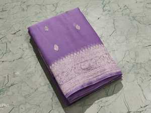 Sari de Chifón Banarasi Puro Premium, Finamente Tejido, con Borde Tradicional de Zari, Caída Suave, con Blusa a Juego Sin Coser, Ideal para Fiestas y el Sol - Product Image 3