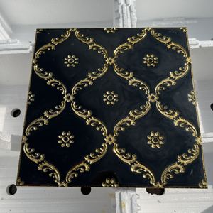 Azulejos <span class=keywords><strong>de</strong></span> Porcelana Esmaltada Dorada <span class=keywords><strong>de</strong></span> Gran Diseño Comercial Golden Ceramics con Franja Dorada <span class=keywords><strong>para</strong></span> Baño, Sala <span class=keywords><strong>de</strong></span> Estar, <span class=keywords><strong>Pared</strong></span> y Piso - Product Image 2