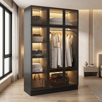 Article populaire : Dressing moderne avec structure stable et résistante à l'usure, portes coulissantes en bois massif, idéal pour chambre haut de gamme et aménagement d'appartement.