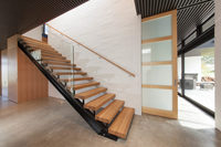 Escalier suspendu à structure invisible, escalier flottant modulaire personnalisé, marches en bois massif avec garde-corps en acier