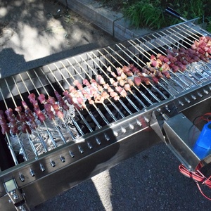 Grill italien <span class=keywords><strong>Arrosticini</strong></span> en acier inoxydable, <span class=keywords><strong>machine</strong></span> à brochettes au charbon de bois, barbecue Spiedini, <span class=keywords><strong>machine</strong></span> à kebab, longue cuisinière à barbecue pour brochettes de viande - Product Image 2