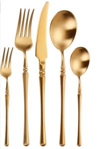 Ensemble de couverts en métal haut de gamme, faits à la main, pour la table de cuisine, la restauration de luxe et les présentations en restaurant. - Product Image 1