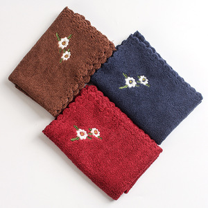 Paño de Cocina Oogishido de Algodón y Lino, 28.5x28.5 cm, Diseño Floral Bordado, Estilo Japonés - Product Image 4