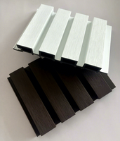 Panneau mural WPC extérieur co-extrudé rainuré, excellent panneau mural WPC anti-UV, panneaux muraux en bois pour décoration extérieure