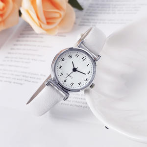 Reloj de cuarzo digital simple para mujer, con correa de cuero delgada - Product Image 5