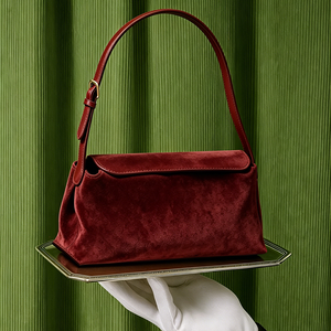 Bolso de Hombro de Cuero Genuino para Mujer, Estilo East West, Color Borgoña, con Solapa Plegable, Correa Ajustable, para Uso Diario, Personalizable OEM - Product Image 3