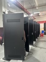 Écran LCD extérieur sur pied de 65 pouces, 3000 nits, contrôleur d'humidité numérique, kiosque totem extérieur
