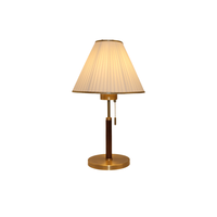 Lampe de table vintage en laiton massif avec poteau en bois de noyer, abat-jour en tissu plissé doux, cordon de tirage, lampe de chevet décorative pour la maison et l'hôtel