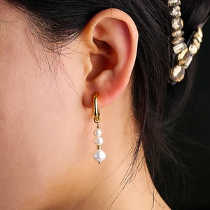 Joyería Fina de Lujo Vintage para Mujer, Aros de Acero Inoxidable Chapados en Oro con Perlas, Resistentes a la Decoloración, Venta al Por Mayor - Product Image 4