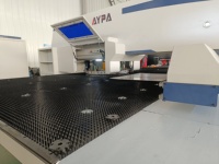 Máquina de Estampado, Punzonado y Laminado CNC Mecánica de 110 Herramientas