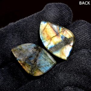 Par de gemas de labradorita natural de 27.5+ quilates, pulidas, en forma de gota, para la elaboración de joyas. - Product Image 2