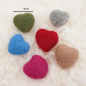 Bola <span class=keywords><strong>de</strong></span> lana <span class=keywords><strong>de</strong></span> <span class=keywords><strong>fieltro</strong></span> <span class=keywords><strong>de</strong></span> arco iris para fotografía <span class=keywords><strong>de</strong></span> recién nacido, corazón <span class=keywords><strong>de</strong></span> <span class=keywords><strong>fieltro</strong></span>, 2 cm - Product Image 3
