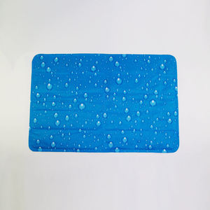 Estera de perro de refrigeración portátil para mascotas, gel lavable duradero no tóxico impermeable de verano con patrón de animales, plegable, fácil de usar - Product Image 3