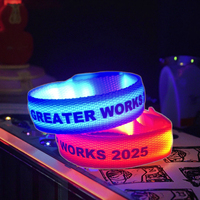 Bracelets promotionnels personnalisés à LED Bracelets en tissu lumineux à lumière vive et vibrante activés par le son pour les festivals et les fêtes