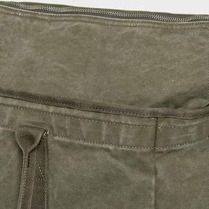 กระเป๋าถือสะพายไหล่แบบกันน้ำสีพื้นเรียบง่าย ทำเองได้ตามสั่ง สำหรับผู้หญิง  ขนาดใหญ่ จุของได้เยอะ  งานแฮนด์เมด สีเขียวมะกอก สำหรับฤดูร้อนและฤดูใบไม้ร่วง - Product Image 2