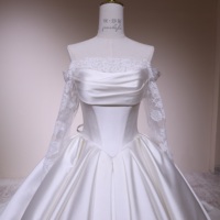Robe de mariée de luxe 3787, style robe de bal, épaules dénudées, en satin drapé, manches longues en dentelle, dos lacé, grandes tailles, sur mesure, vente en gros