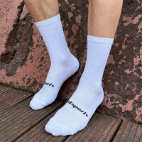 Chaussettes de sport respirantes en maille tricotée durables, chaussettes de cyclisme personnalisées avec logo pour usage quotidien