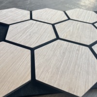 Panneaux muraux acoustiques hexagonaux Vigor en bois pour décoration intérieure