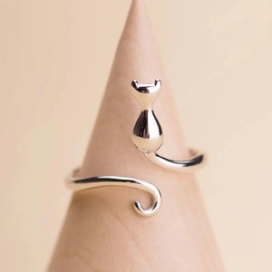 Anello Aperto a Forma di Gatto per Donne, Design con Orecchie e Coda di Gatto, Gioiello Minimalista a Tema Animale, Regalo Quotidiano - Product Image 2
