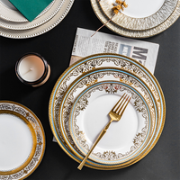 Assiette ronde en céramique blanche de luxe avec bord doré, vaisselle en porcelaine pour la nourriture occidentale, salade, dessert, banquet de mariage