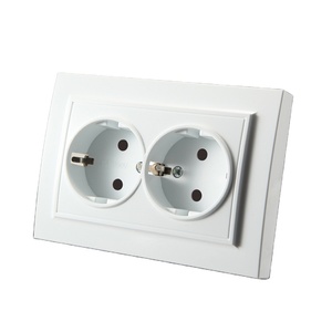 Interruttore a doppia presa schuko europeo e presa a muro - Product Image 1