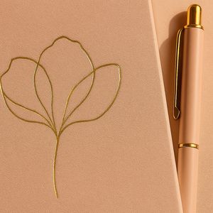 Set de Regalo de Cuaderno Floral Rosa Pálido con Arte de Líneas en Dorado y Bolígrafo en Elegante Caja con Cinta para Diario y Regalos - Product Image 6