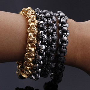 Pulseras de cadena con diseño de esqueleto punk para hombre, brazaletes de aleación en oro, plata y negro, joyería con patrón de calavera, estilo pulsera de eslabones. - Product Image 1