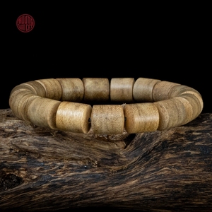 กำไลข้อมือไม้กฤษณาลูทองทรงไม้ไผ่ ประณีต ขนาด 10 มม. ประเภทที่ 2 ไม้กฤษณาธรรมชาติ กลิ่นหอมผ่อนคลาย - Product Image 4