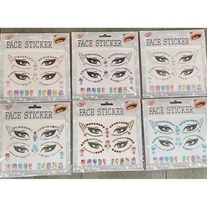 Adesivo per unghie e viso a forma di cuore 2D Set di plastica perla e carta accessori per il trucco creativo e la decorazione - Product Image 1